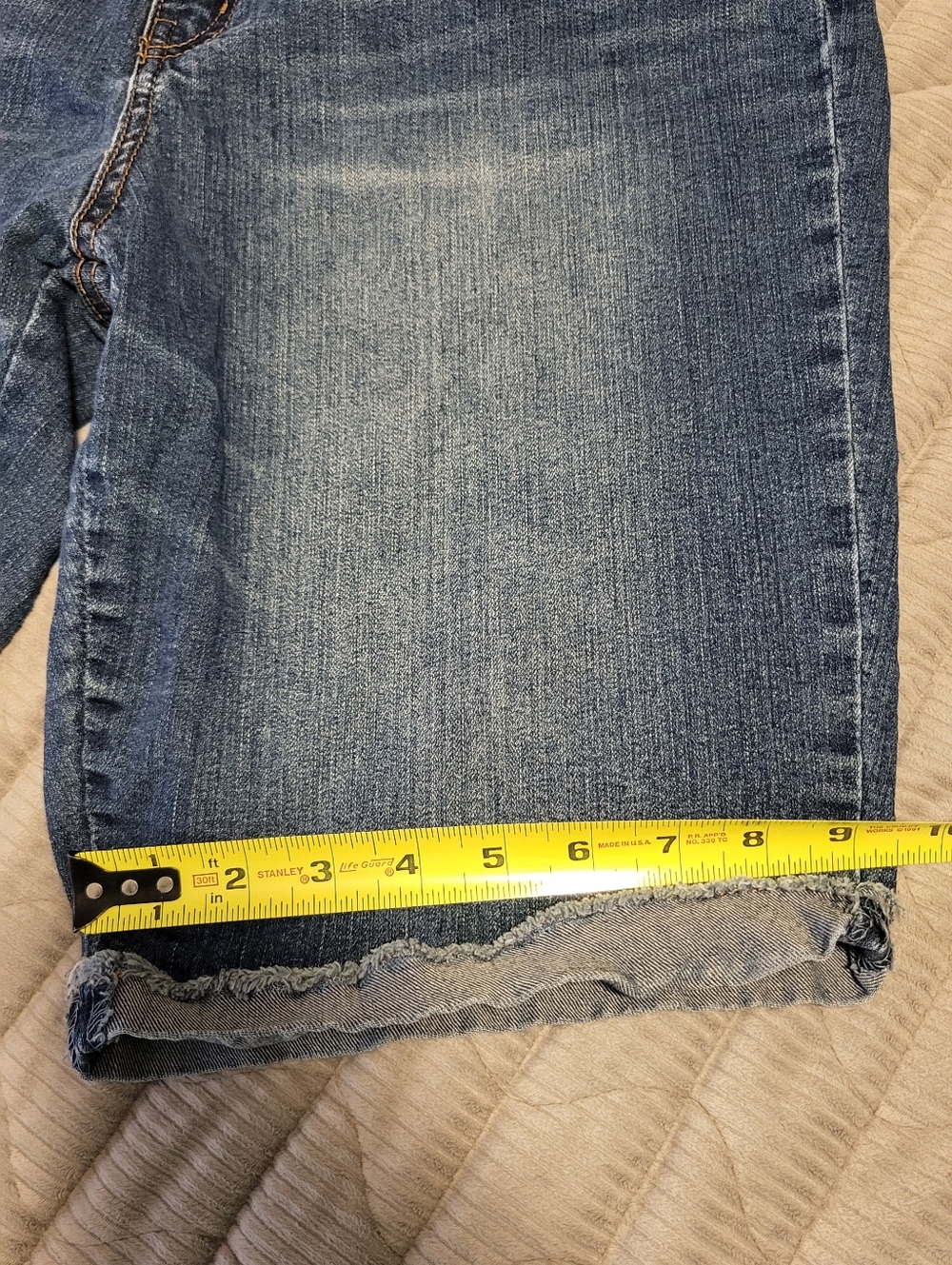 Simply Styled Bermuda Shorts - Picture 4 of 8